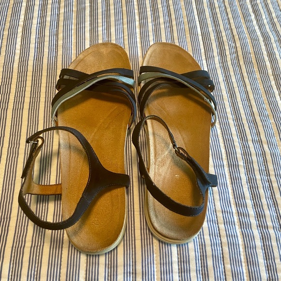 Easy Spirit Women’s Sandal - Picture 2 of 3